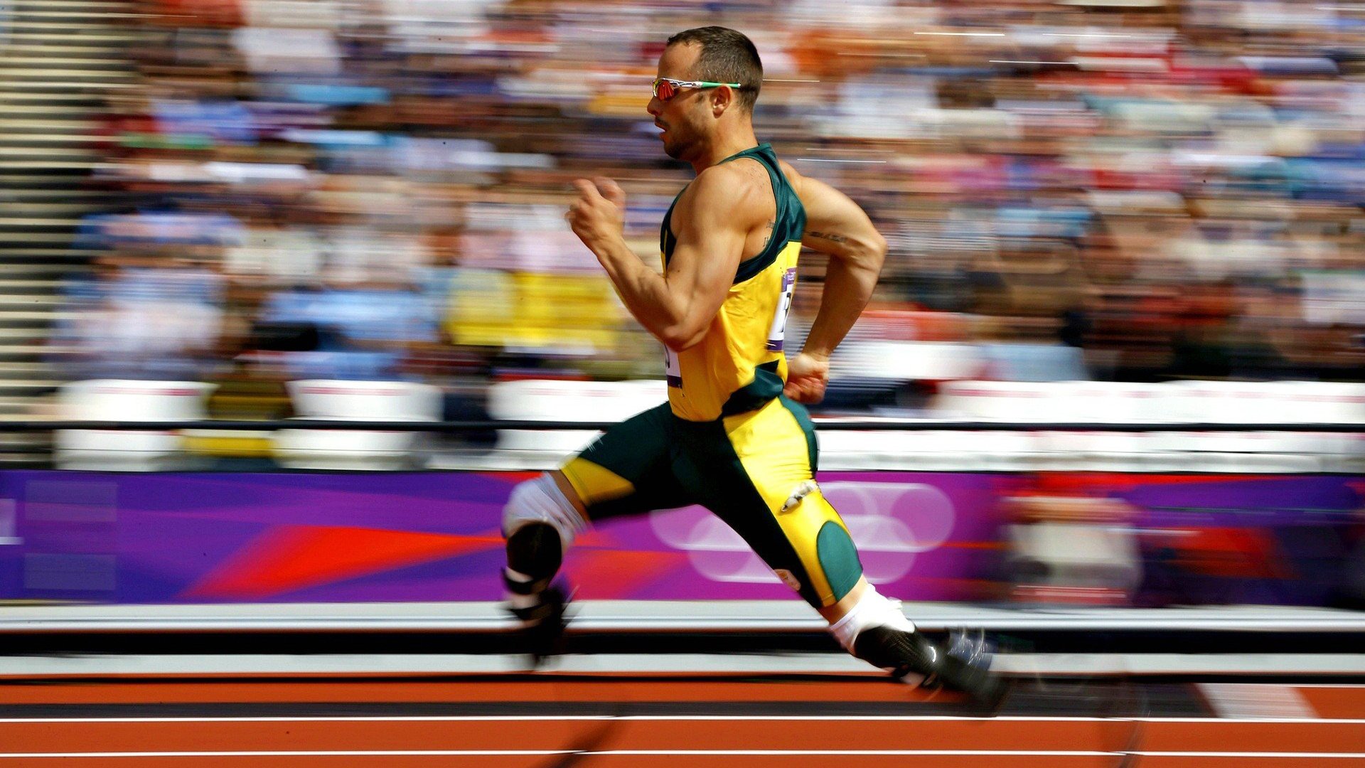 乔治·巴尔:全黑队中场的“核心人物”,每次传球都精准无误,确保进攻威胁不断