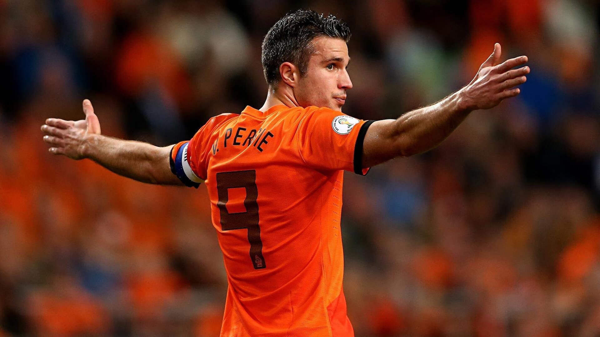 社交媒体直播带动赛事热度,弹幕文化盛行,社交主播