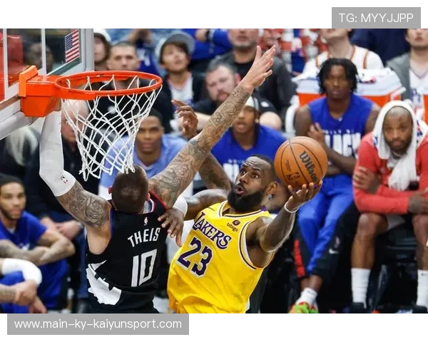 湖人稳扎稳打,詹姆斯笑着说“我们还没完”——篮球赛场上的坚持与梦想