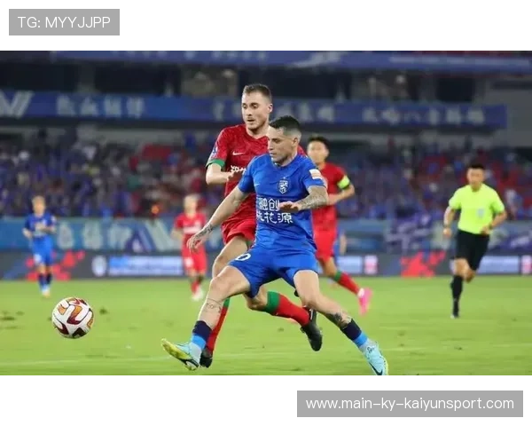 斯坦丘亮相大连英博训练场，参与全队分组对抗演练